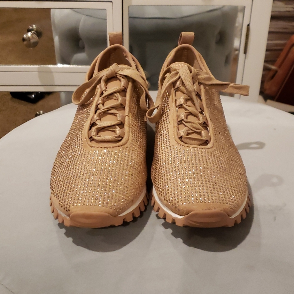 BCBG shose